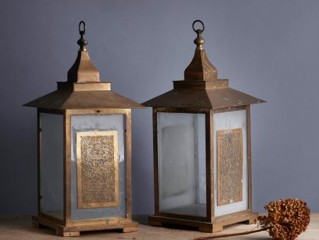 Pair of Mid-Century Modern Table Lanterns with Clear Glass Sides from La Mamounia in Marrakesh For Sale